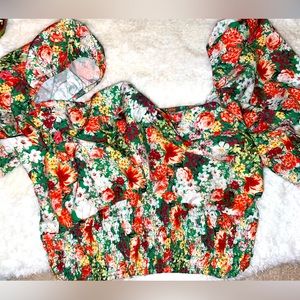 Pretty Little Thing Cropped Floral Blouse with Stretchy back and sleeves